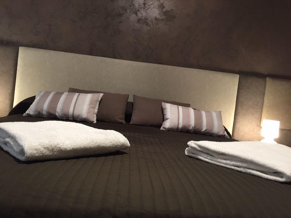 Bed and Breakfast Dormi A Roma Екстер'єр фото