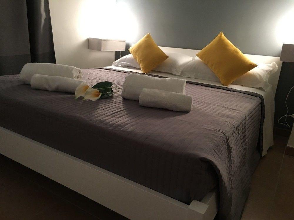 Bed and Breakfast Dormi A Roma Екстер'єр фото