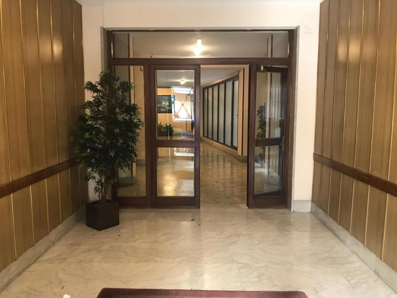 Bed and Breakfast Dormi A Roma Екстер'єр фото