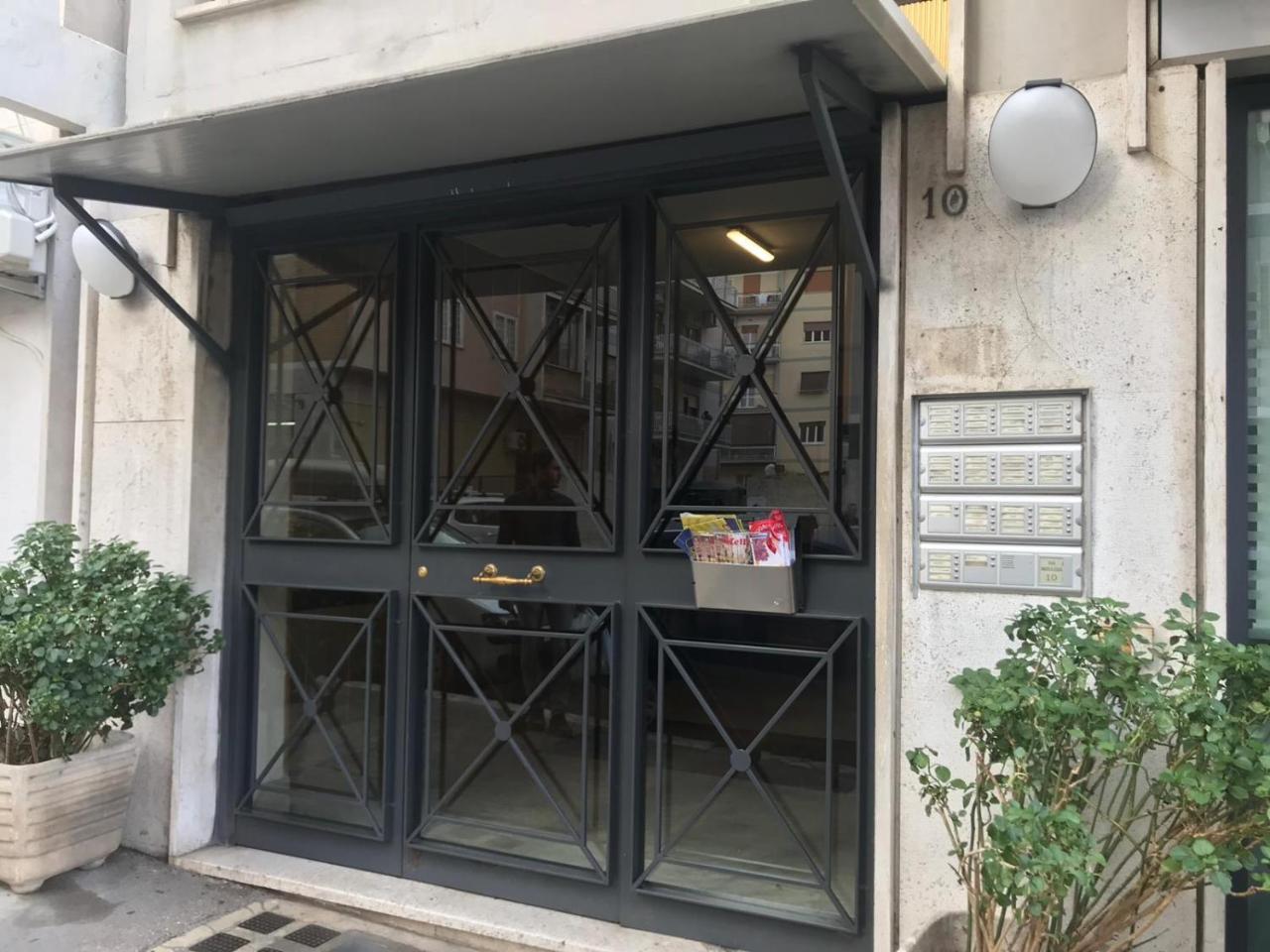 Bed and Breakfast Dormi A Roma Екстер'єр фото